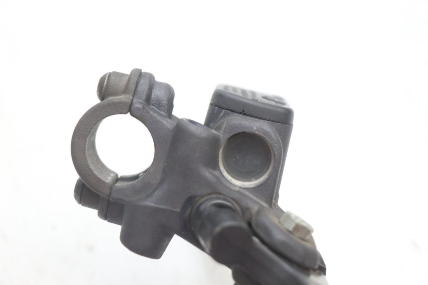 photo de MAITRE CYLINDRE AVANT PEUGEOT SPEEDFIGHT 2 AC 50 (2000 - 2009) - Gros plan technique