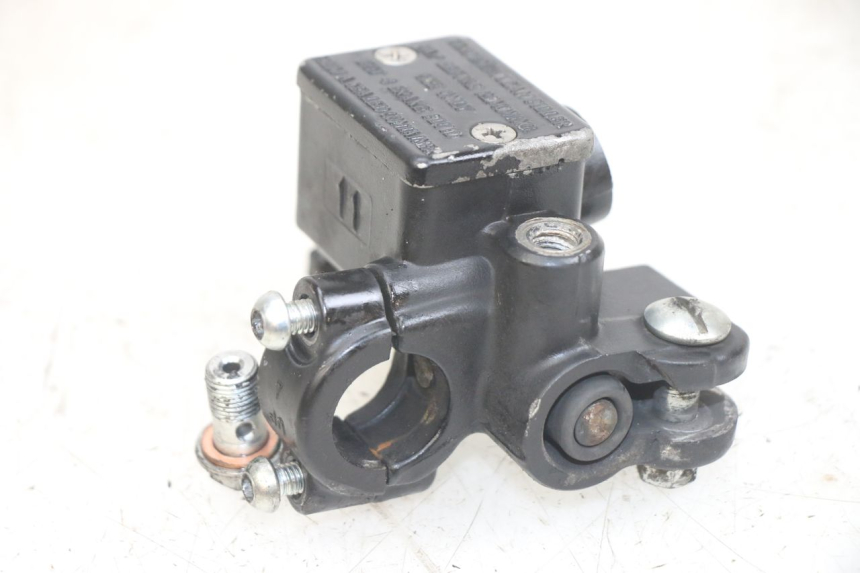 photo de MAITRE CYLINDRE AVANT APRILIA SR 2T 50 (2012 - 2017) - Autre angle de vue