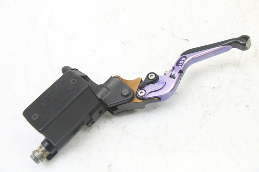 photo de MAITRE CYLINDRE AVANT SUZUKI GSX F GSXF 650 (2007 - 2015) - Autre angle de vue