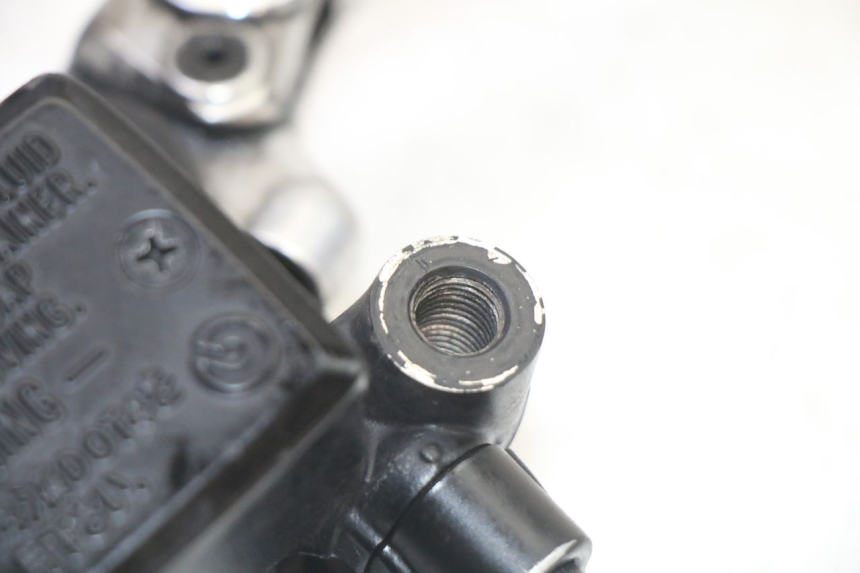 photo de MAITRE CYLINDRE AVANT YAMAHA TDM ABS 900 (2002 - 2014) - Autre angle de vue