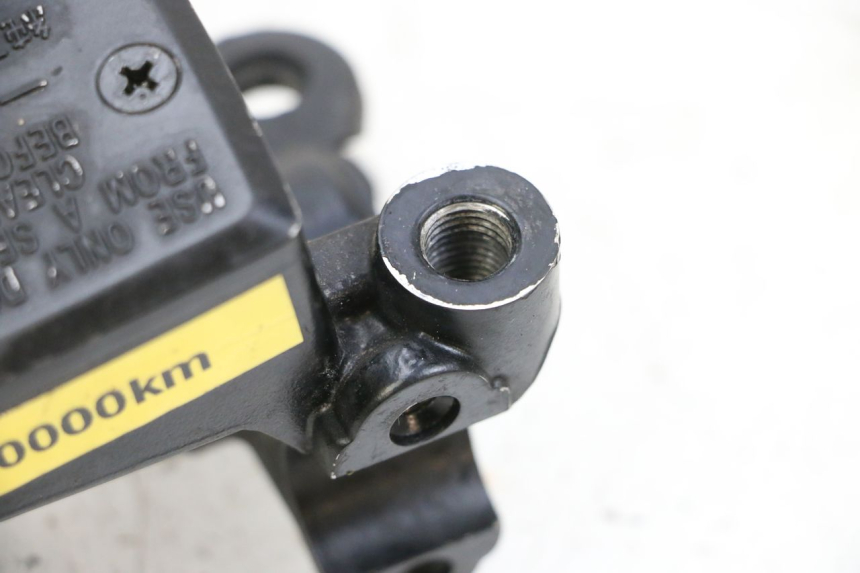 photo de MAITRE CYLINDRE AVANT YAMAHA TDM ABS 900 (2002 - 2014) - Gros plan technique