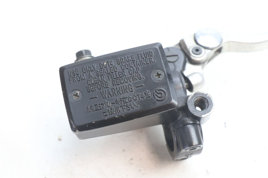 photo de MAITRE CYLINDRE AVANT YAMAHA TDM ABS 900 (2002 - 2014) - Gros plan technique