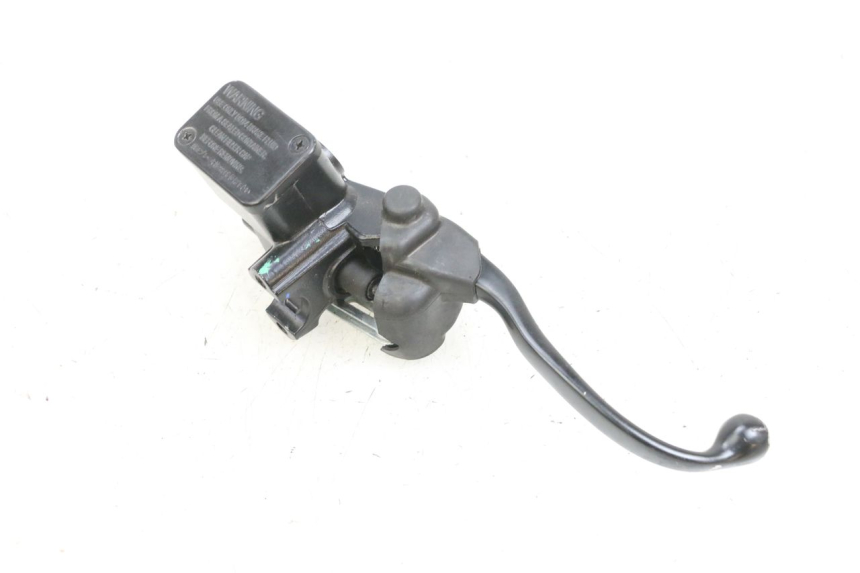 photo de MAITRE CYLINDRE AVANT YAMAHA TRICITY 300 (2020 - 2024) - Gros plan technique