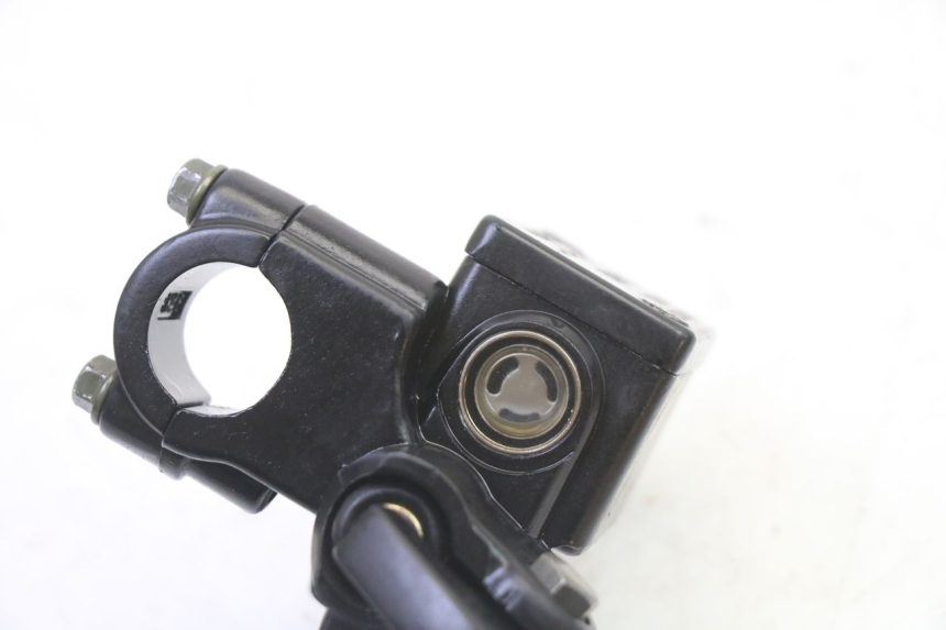 photo de MAITRE CYLINDRE AVANT PEUGEOT V-CLIC VCLIC 50 (2007 - 2013) - Gros plan technique