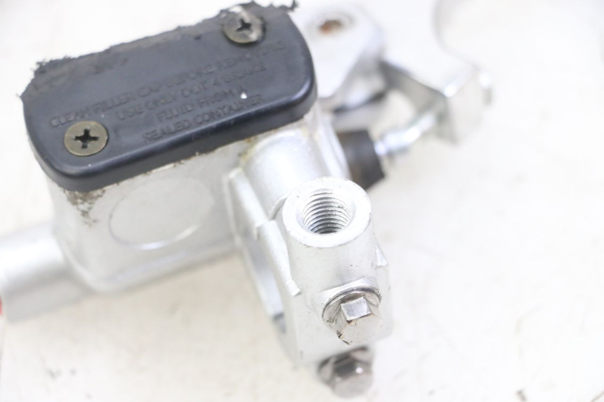 photo de MAITRE CYLINDRE AVANT VENT DERAPAGE 50 (2018 - 2023) - Points de fixation