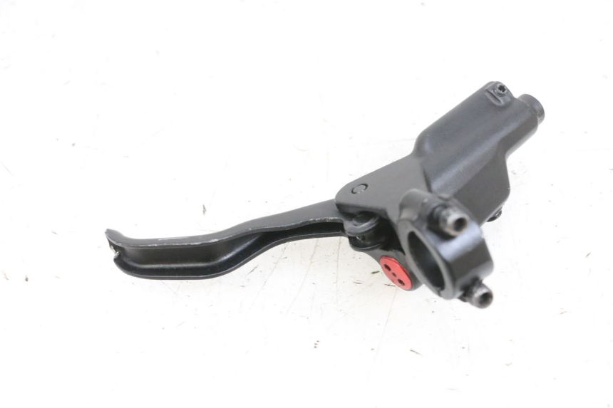 photo de MAITRE CYLINDRE AVANT DUALTRON VICTOR LIMITED 1 - Gros plan technique