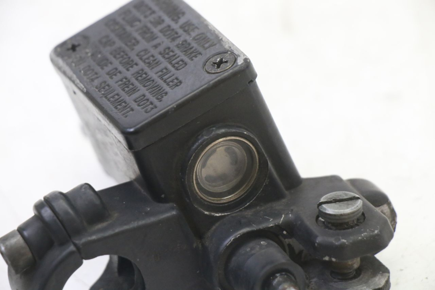 photo de MAITRE CYLINDRE AVANT PEUGEOT VIVACITY NEW 4T 50 (2008 - 2017) - Gros plan technique