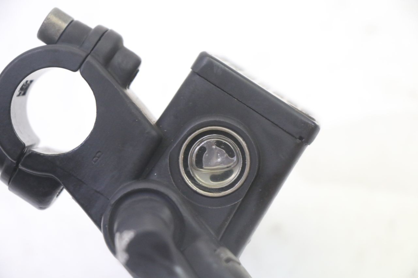 photo de MAITRE CYLINDRE AVANT PEUGEOT VIVACITY NEW 4T 50 (2008 - 2017) - Gros plan technique