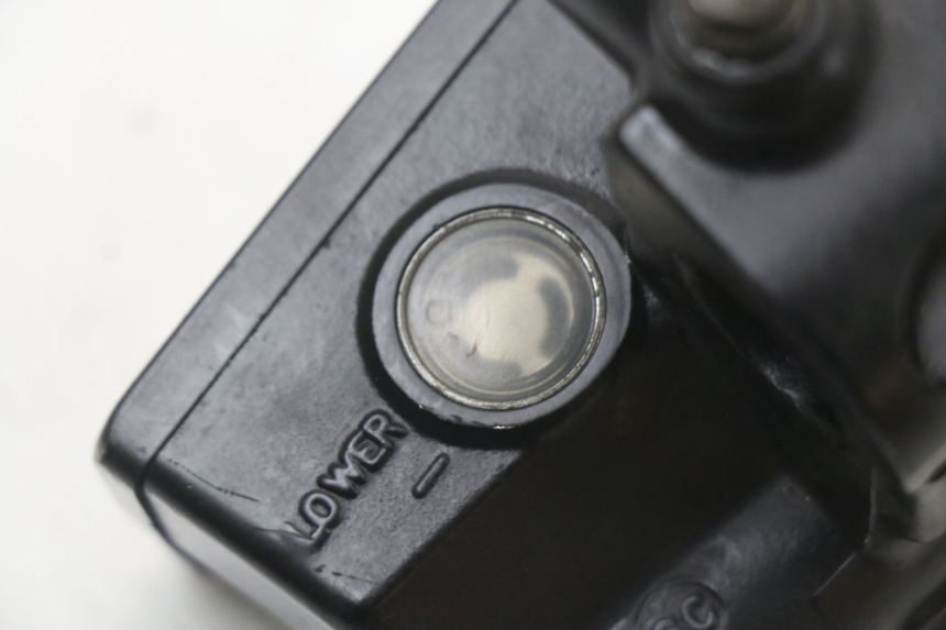 photo de MAITRE CYLINDRE AVANT SUZUKI VL INTRUDER 125 (2004 - 2007) - Points de fixation