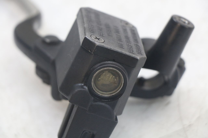 photo de MAITRE CYLINDRE AVANT YAMAHA XMAX X-MAX 125 (2006 - 2009) - Points de fixation