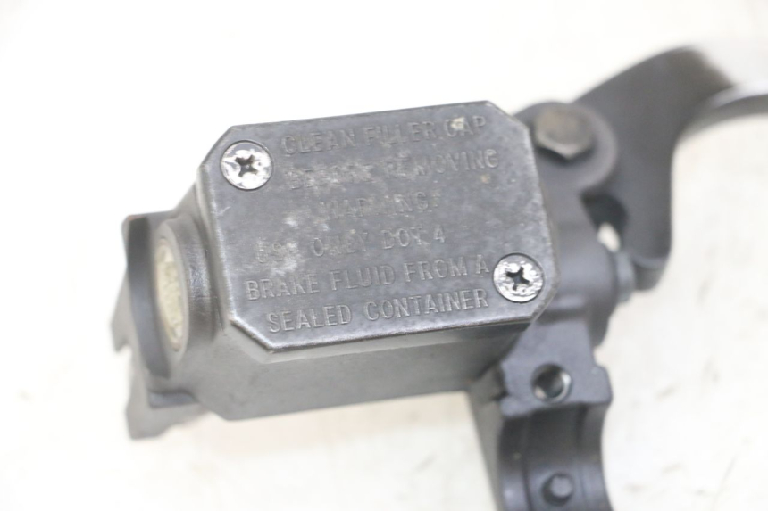 photo de MAITRE CYLINDRE AVANT YAMAHA X-MAX XMAX 125 (2010 - 2013) - Gros plan technique