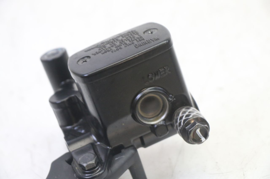 photo de MAITRE CYLINDRE AVANT YAMAHA XMAX X-MAX 125 (2021 - 2025) - Points de fixation