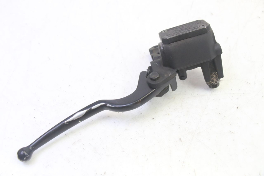 photo de MAITRE CYLINDRE AVANT YAMAHA X-MAX XMAX 250 (2006 - 2009) - Gros plan technique