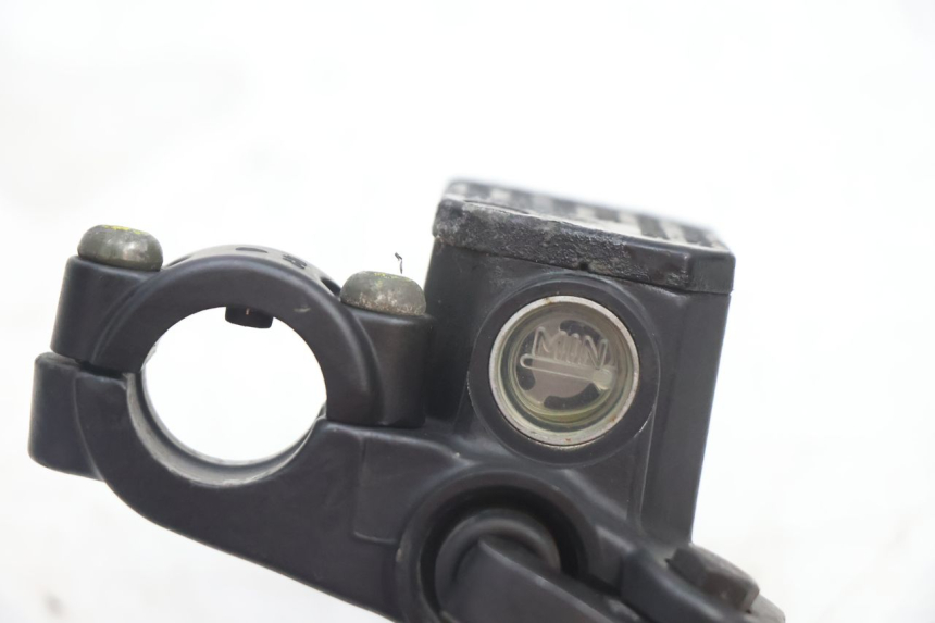 photo de MAITRE CYLINDRE AVANT PIAGGIO X8 STREET 125 (2006 - 2007) - Points de fixation