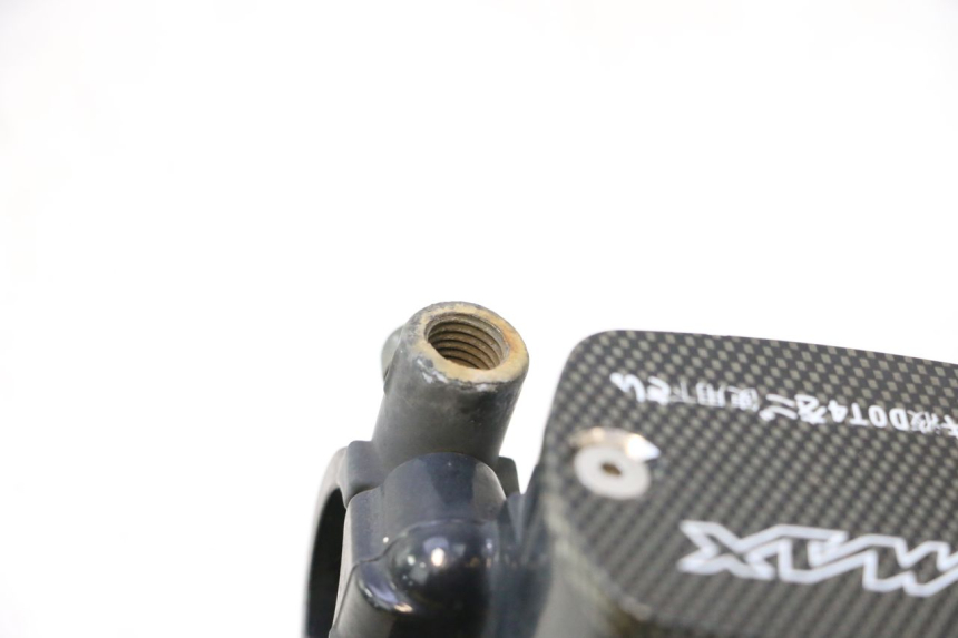 photo de MAITRE CYLINDRE AVANT YAMAHA XP T-MAX ABS 500 (2005 - 2005) - Points de fixation