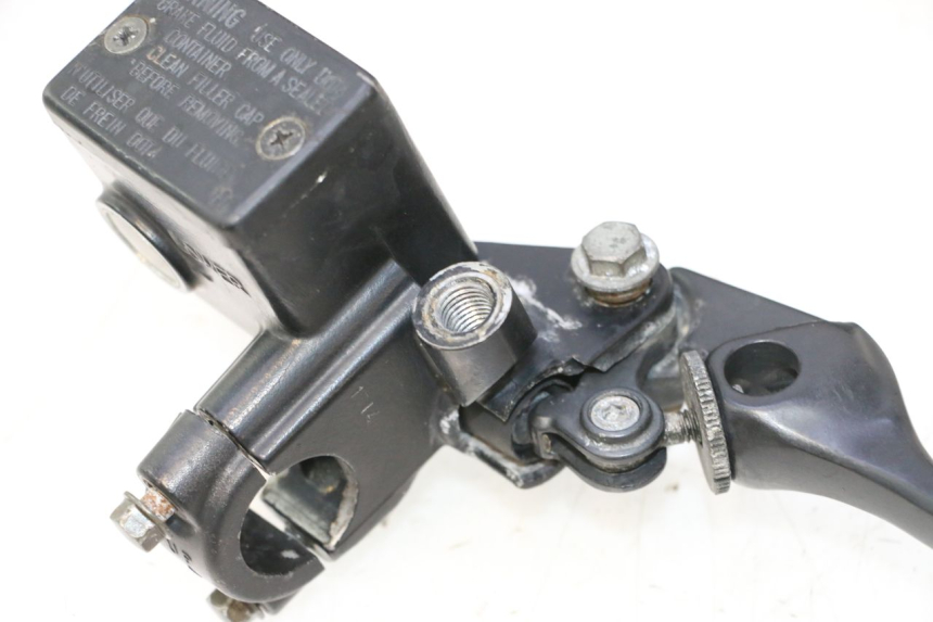 photo de MAITRE CYLINDRE AVANT HONDA XRV AFRICA TWIN 750 (1990 - 1992) - Points de fixation