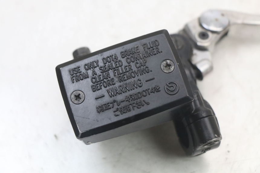 photo de MAITRE CYLINDRE AVANT YAMAHA FJR ABS 1300 (2006 - 2012) - Autre angle de vue