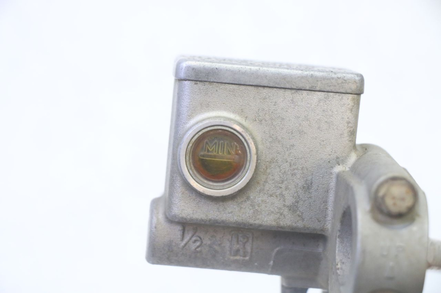 photo de MAITRE CYLINDRE AVANT YAMAHA YFM GRIZZLY 550 (2008 - 2015) - Gros plan technique