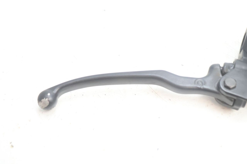 photo de MAITRE CYLINDRE AVANT YAMAHA YP MAJESTY 125 (2002 - 2006) - Points de fixation