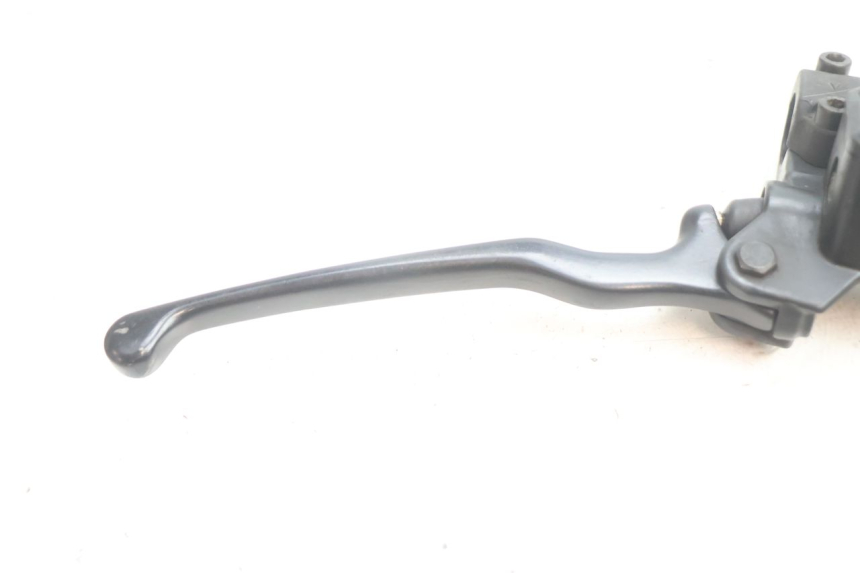 photo de MAITRE CYLINDRE AVANT YAMAHA YP MAJESTY 125 (2002 - 2006) - Gros plan technique