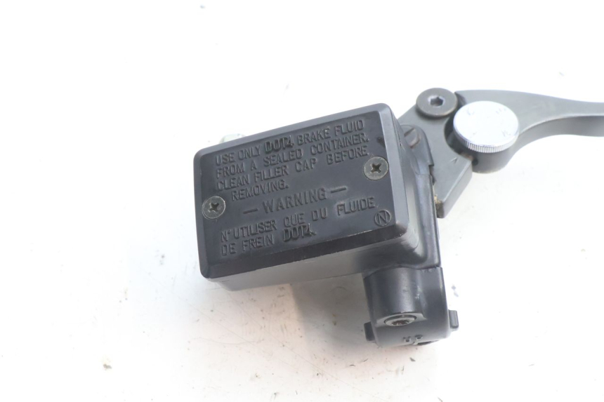 photo de MAITRE CYLINDRE AVANT KAWASAKI ZZR 600 (1995 - 2004) - Détail de la pièce