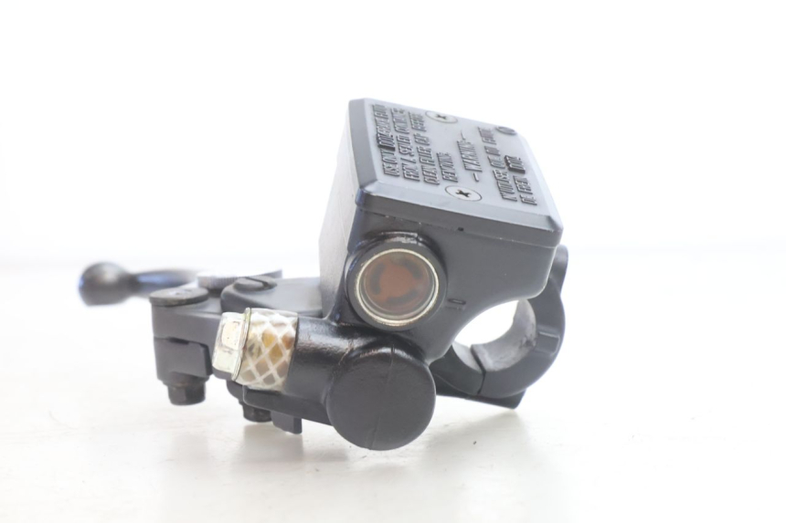photo de MAITRE CYLINDRE AVANT KAWASAKI ZZR 600 (1995 - 2004) - Points de fixation