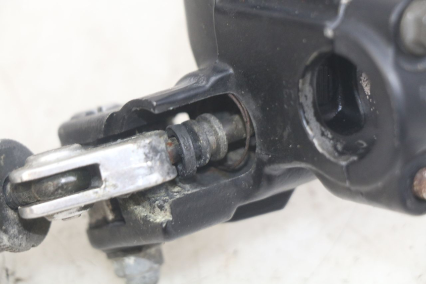 photo de MAITRE CYLINDRE EMBRAYAGE HONDA CBR F SC25 1000 (1989 - 1992) - Zoom état d’usage