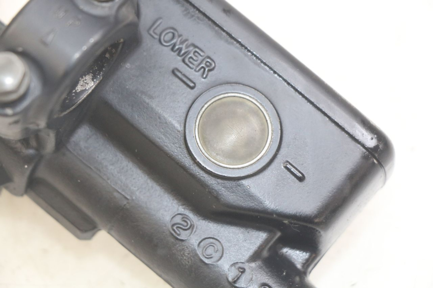 photo de MAITRE CYLINDRE EMBRAYAGE HONDA CBR F SC25 1000 (1989 - 1992) - Autre angle de vue