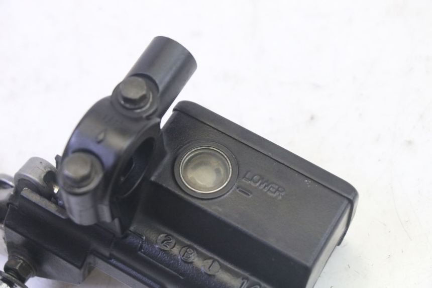 photo de MAITRE CYLINDRE EMBRAYAGE SUZUKI DL V STROM 1000 (2002 - 2007) - Gros plan technique
