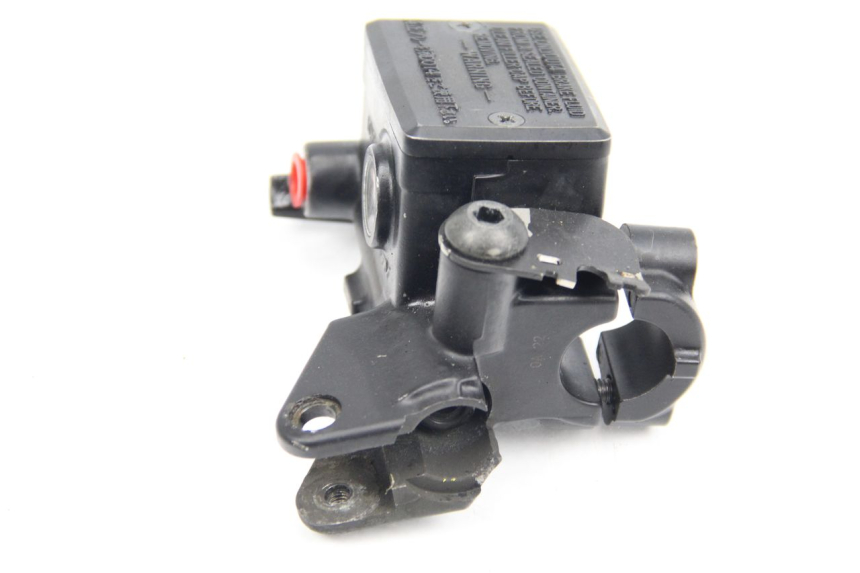 photo de MAITRE CYLINDRE EMBRAYAGE YAMAHA FJR ABS 1300 (2006 - 2012) - État de surface