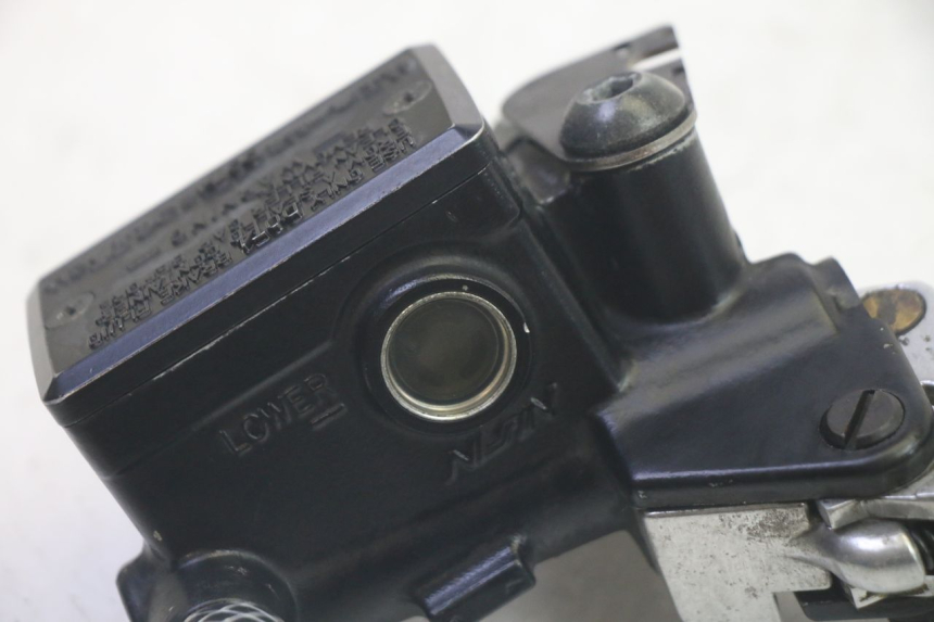 photo de MAITRE CYLINDRE EMBRAYAGE YAMAHA FJR ABS 1300 (2006 - 2012) - Gros plan technique