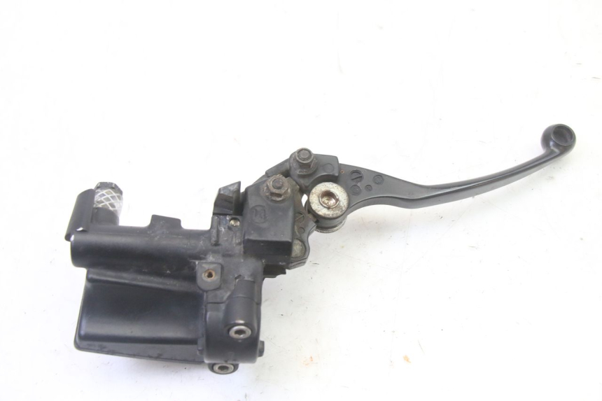 photo de MAITRE CYLINDRE EMBRAYAGE TRIUMPH SPRINT 900 (1995 - 1998) - Points de fixation