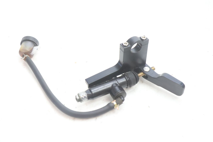 photo de MAITRE CYLINDRE EMBRAYAGE CAN-AM SPYDER RS 1000 (2008 - 2012) - Autre angle de vue