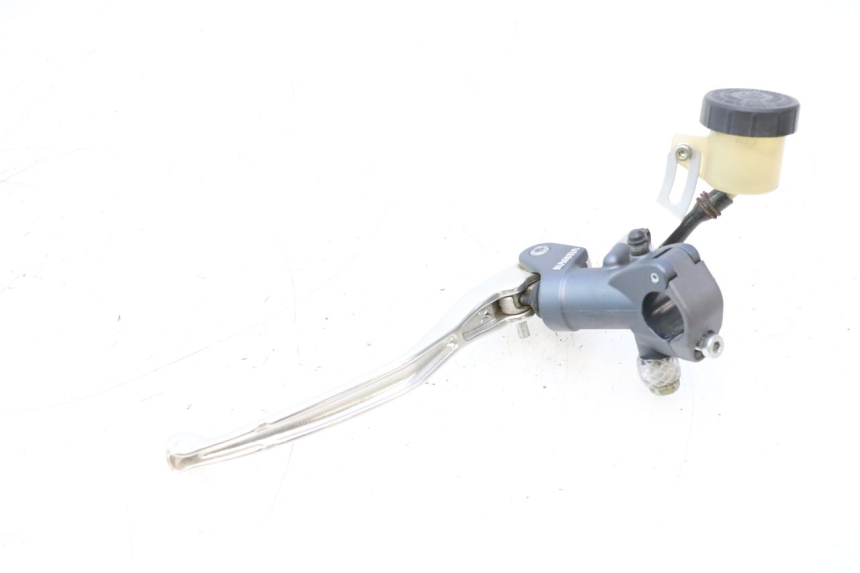 photo de MAITRE CYLINDRE EMBRAYAGE DUCATI SS IE DS CARENEE 1000 (2002 - 2006) - Vue rapprochée