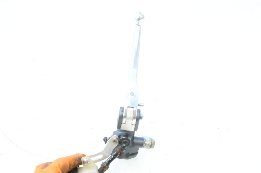 photo de MAITRE CYLINDRE EMBRAYAGE DUCATI SS IE DS CARENEE 1000 (2002 - 2006) - Points de fixation
