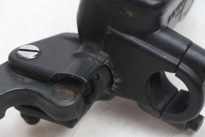 photo de MAITRE CYLINDRE EMBRAYAGE HONDA ST PAN EUROPEAN 1100 (1990 - 2002) - Autre angle de vue