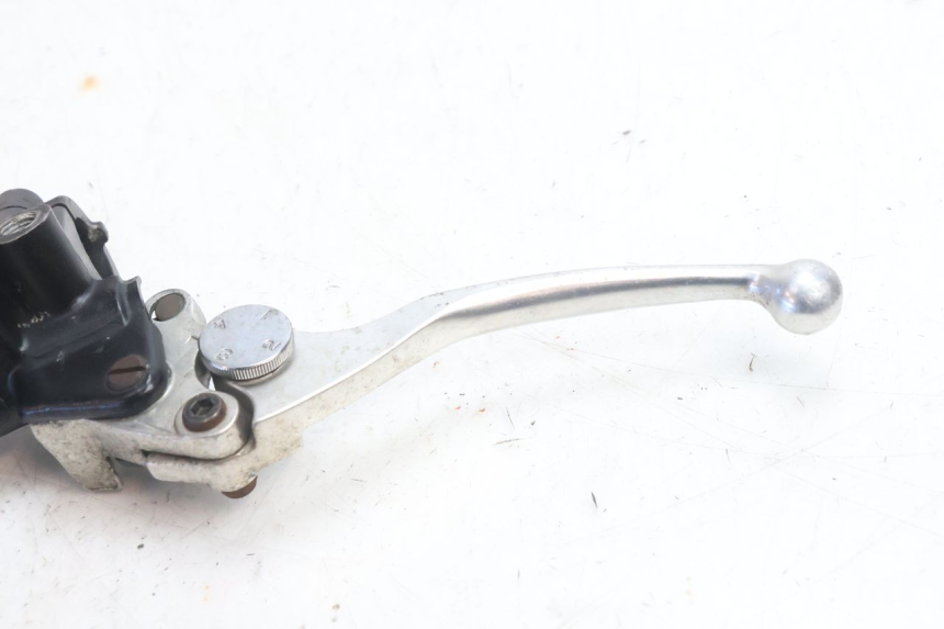 photo de MAITRE CYLINDRE EMBRAYAGE YAMAHA XJR 1300 (1998 - 2002) - Points de fixation