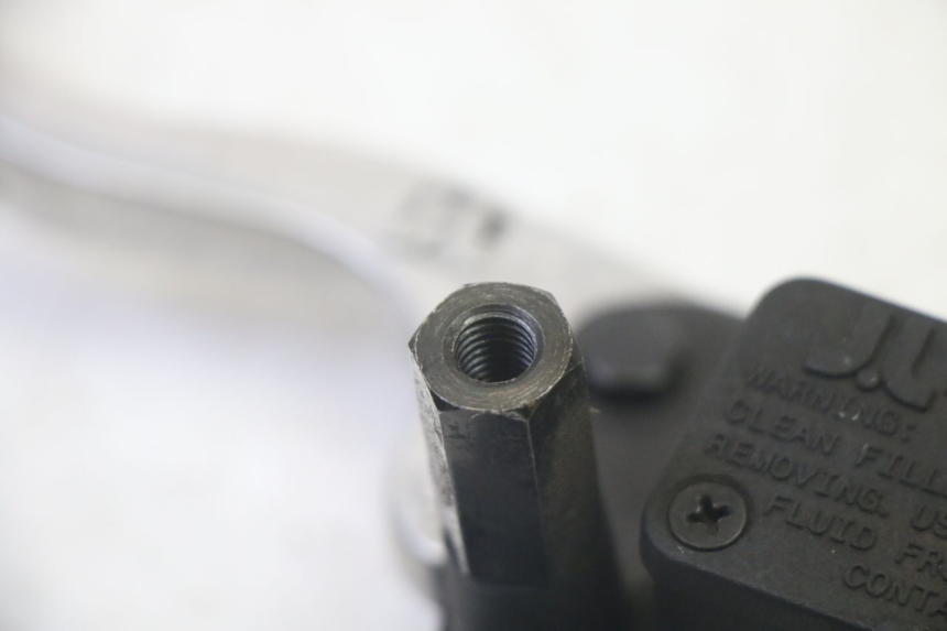 photo de MAITRE CYLINDRE ARRIERE QUADRO 4 4D 350 (2015 - 2018) - Zoom état d’usage