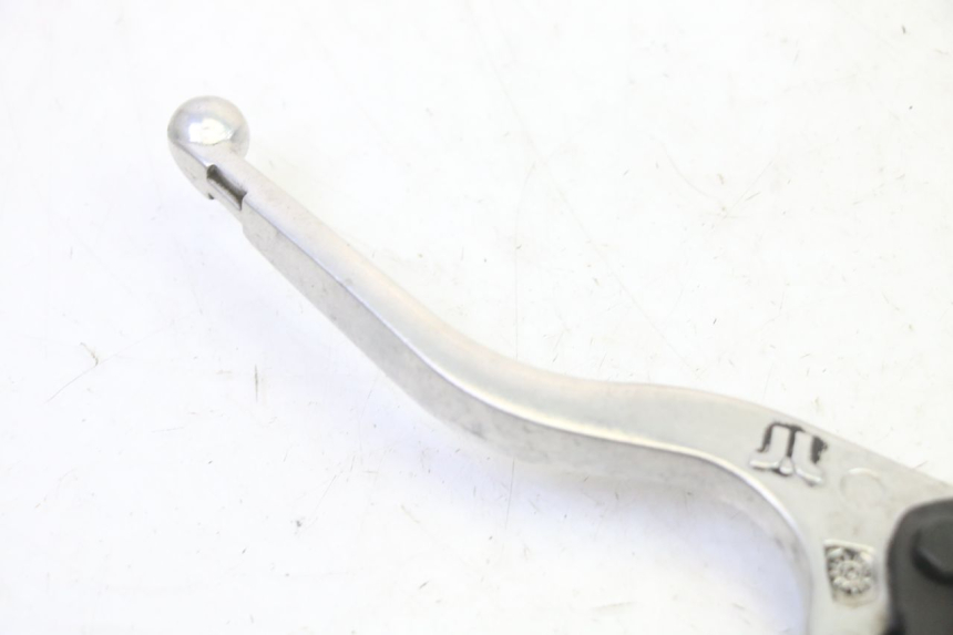 photo de MAITRE CYLINDRE ARRIERE QUADRO 4 4D 350 (2015 - 2018) - Gros plan technique