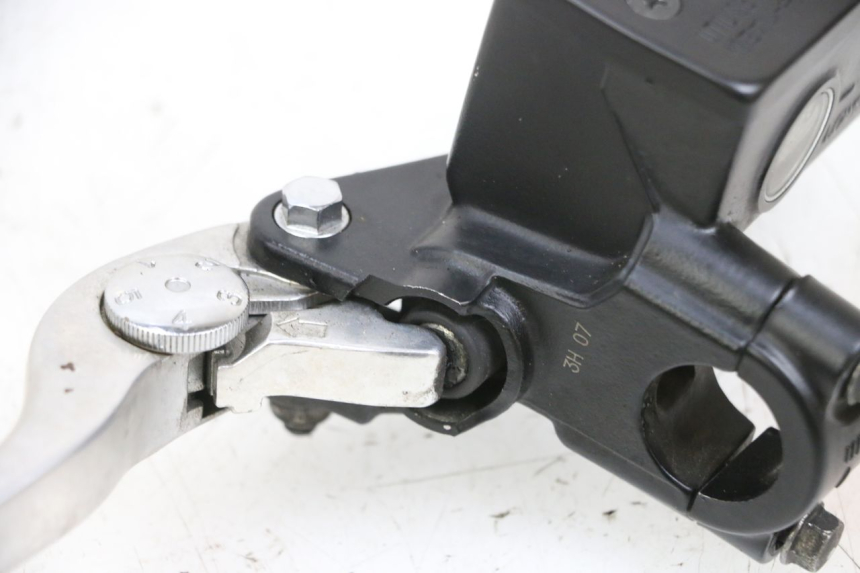 photo de MAITRE CYLINDRE ARRIERE SUZUKI BURGMAN 650 (2013 - 2020) - Points de fixation