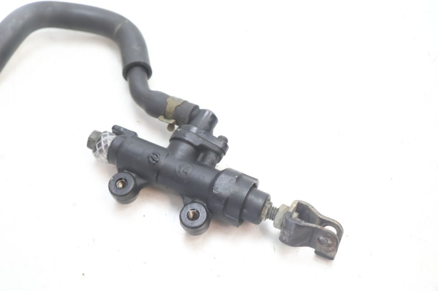 photo de MAITRE CYLINDRE ARRIERE HONDA CB F HORNET 600 (2005 - 2006) - Autre angle de vue