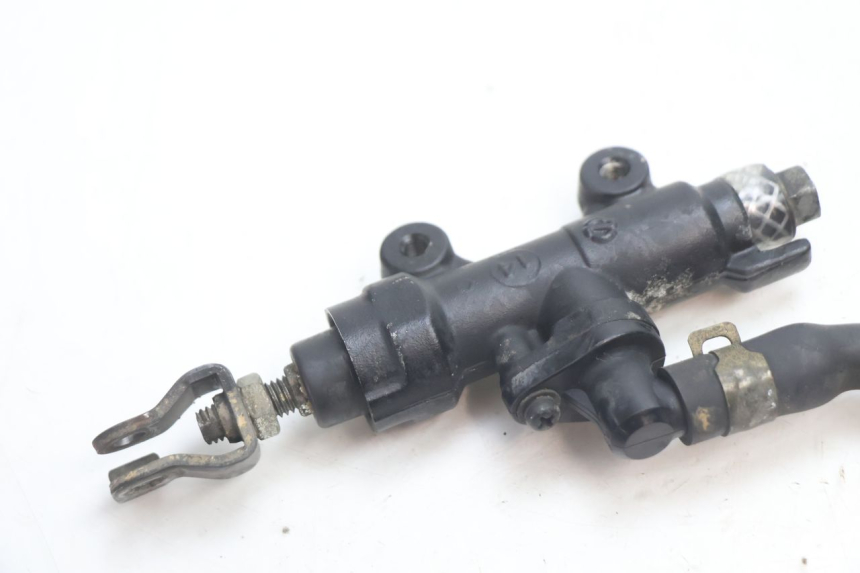 photo de MAITRE CYLINDRE ARRIERE HONDA CB F HORNET 600 (2005 - 2006) - Vue d’ensemble