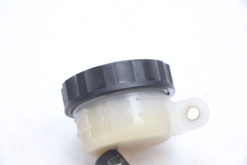 photo de MAITRE CYLINDRE ARRIERE HONDA CB F HORNET 600 (2005 - 2006) - Points de fixation