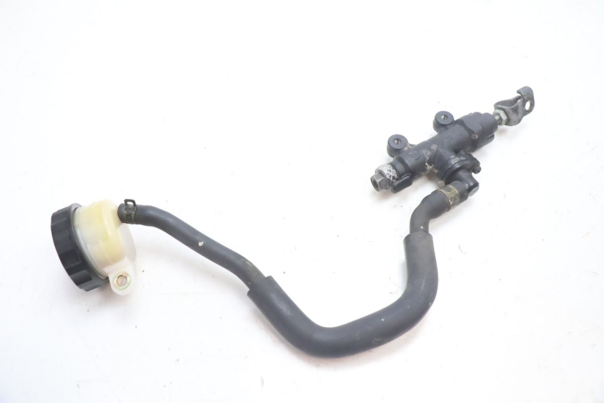 photo de MAITRE CYLINDRE ARRIERE HONDA CB F HORNET 600 (2005 - 2006) - État de surface