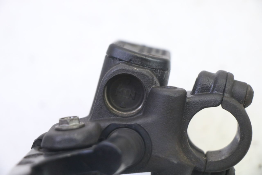 photo de MAITRE CYLINDRE FREIN ARRIERE PEUGEOT ELYSTAR 50 (2002 - 2014) - Gros plan technique