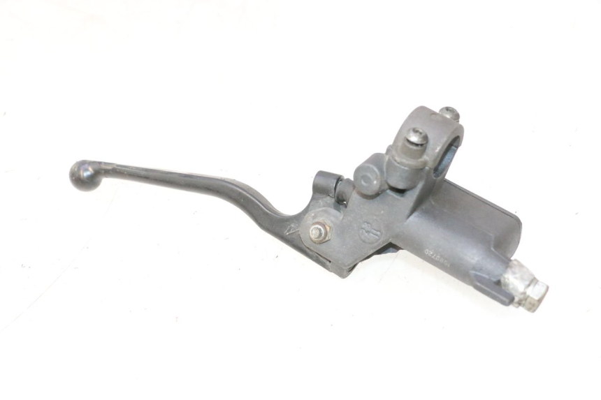 photo de MAITRE CYLINDRE FREIN ARRIERE PEUGEOT ELYSTAR 50 (2002 - 2014) - Gros plan technique