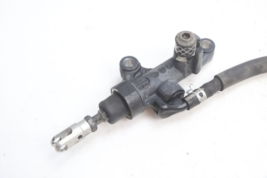 photo de MAITRE CYLINDRE ARRIERE YAMAHA FJR 1300 (2001 - 2005) - Détail de la pièce