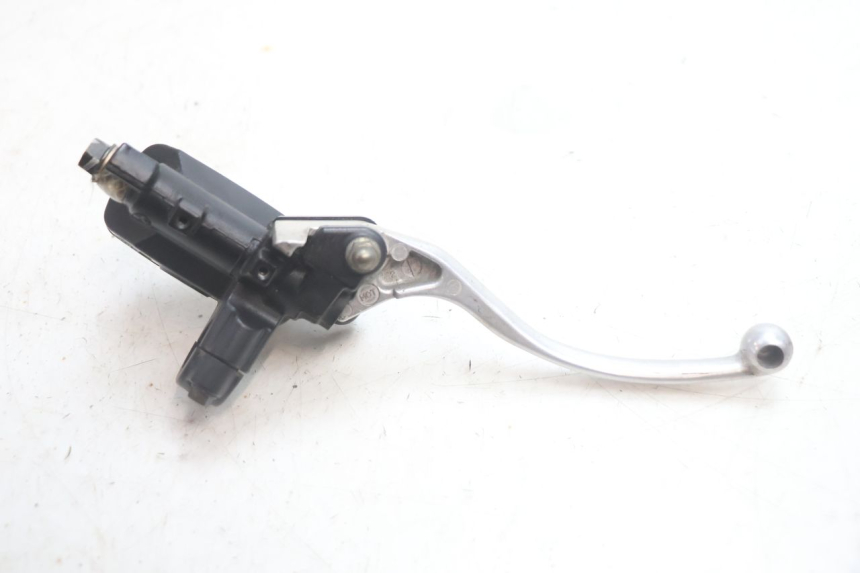 photo de MAITRE CYLINDRE ARRIERE HONDA FJS SILVER WING SILVERWING 400 (2005 - 2008) - Points de fixation