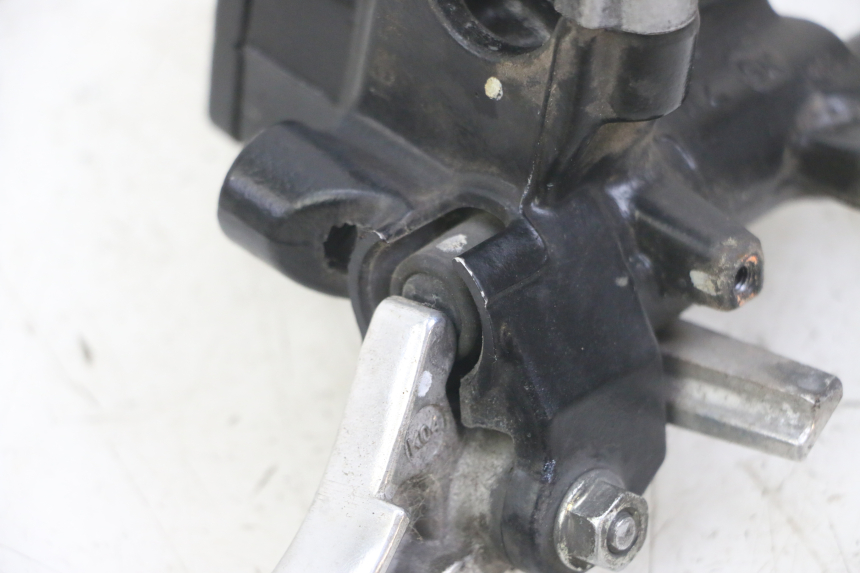 photo de MAITRE CYLINDRE ARRIERE HONDA FORZA ABS 300 (2013 - 2017) - Gros plan technique