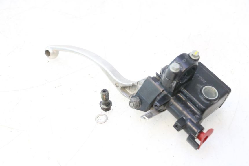 photo de MAITRE CYLINDRE ARRIERE HONDA FORZA 125 (2015 - 2016) - Points de fixation